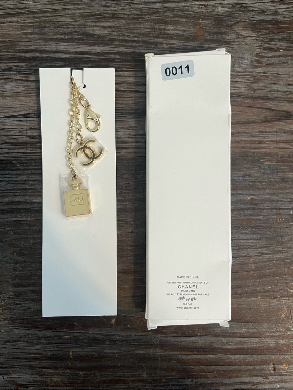 CHANEL NWT Gold-tone N°5 Perfume Bottle Charm with CC Logo - Picture 2 of 4